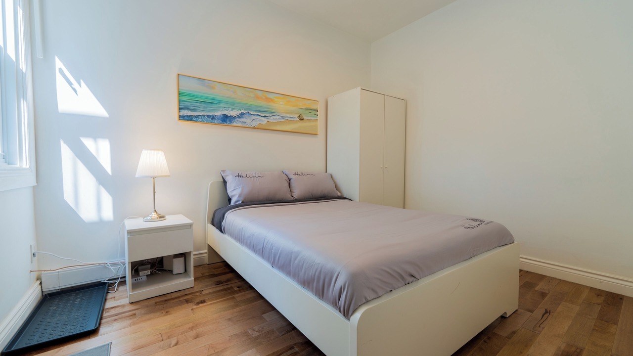Photo of Bedroom in Cote-Des-Neiges—Notre-Dame-De-Grace