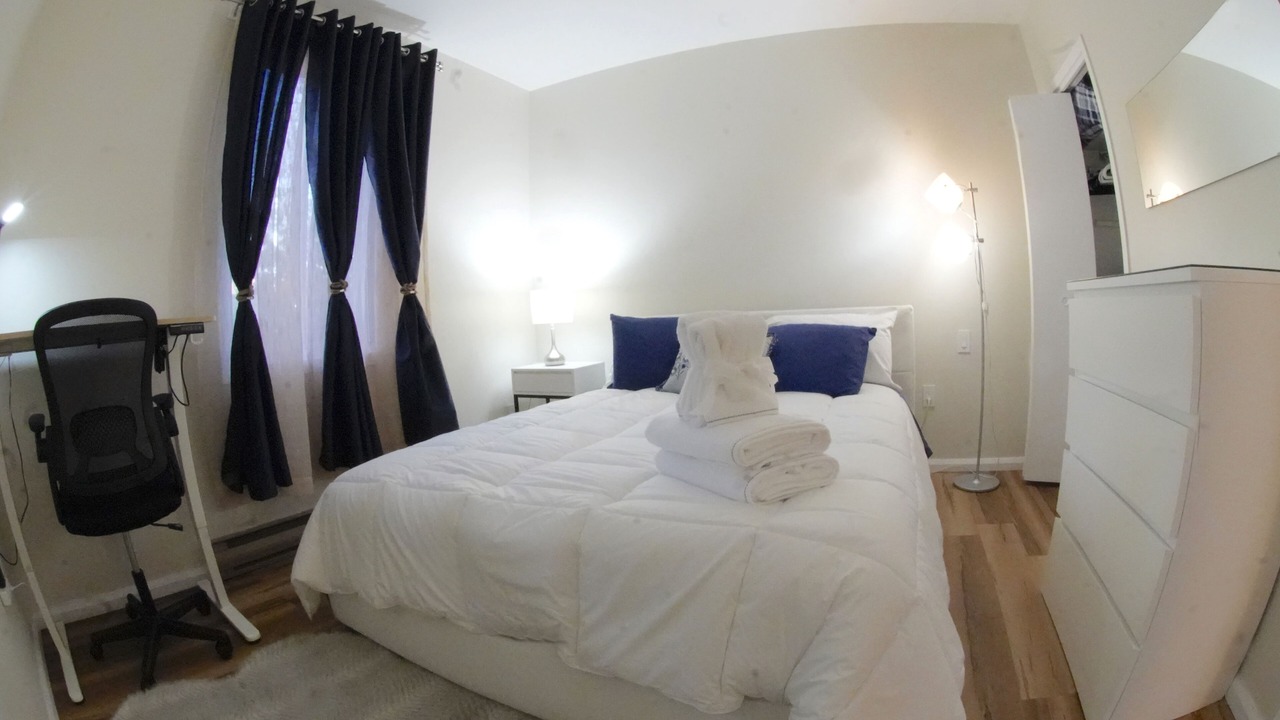 Photo of Bedroom in Cote-Des-Neiges—Notre-Dame-De-Grace