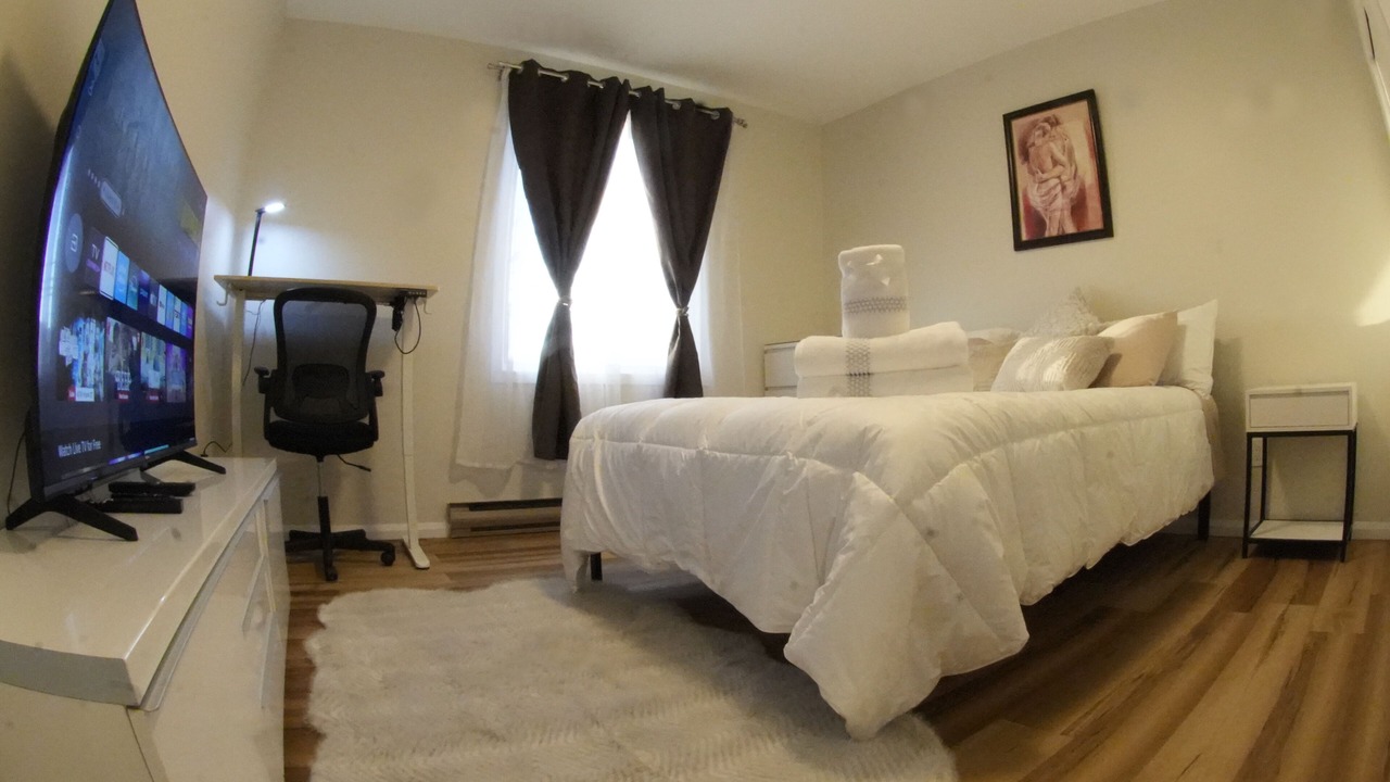 Photo of Bedroom in Cote-Des-Neiges—Notre-Dame-De-Grace