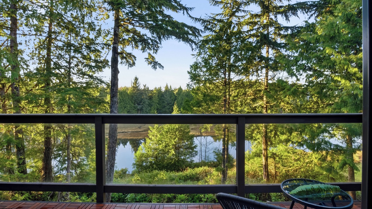 Photo of Patio Balcony in Ucluelet