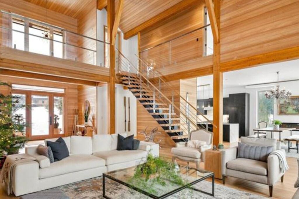 Photo of Livingroom in Sea to Sky Highway
