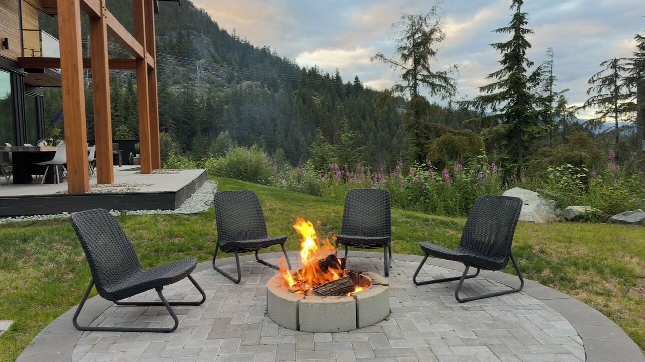 Photo of Patio Balcony in Sea to Sky Highway