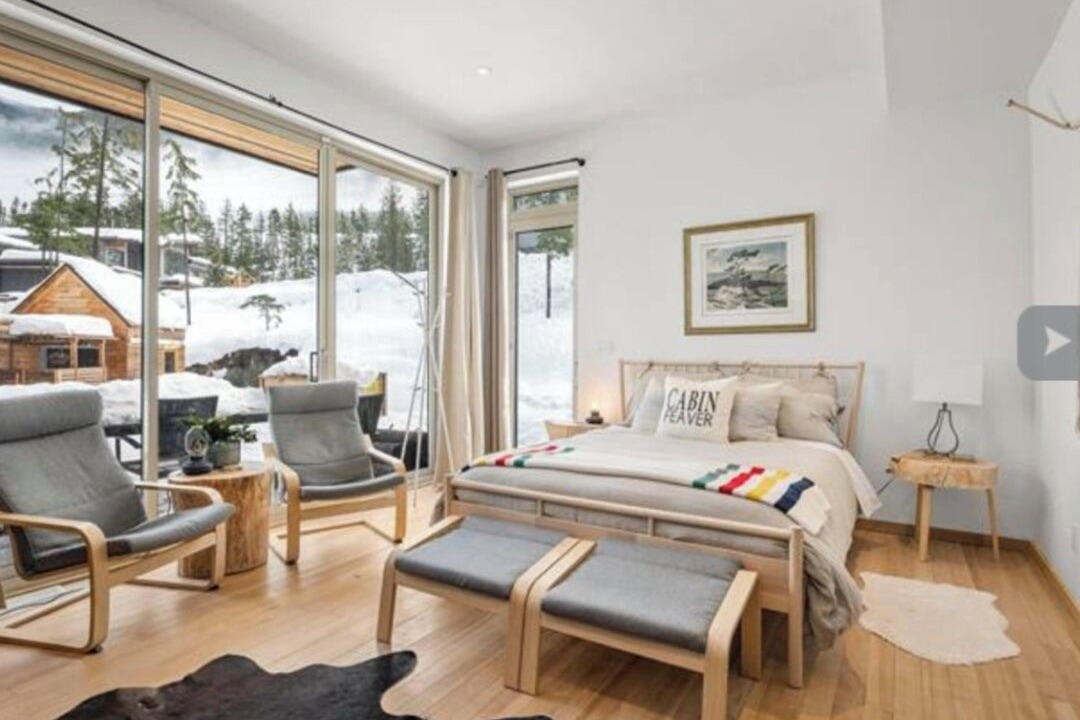 Photo of Bedroom in Sea to Sky Highway