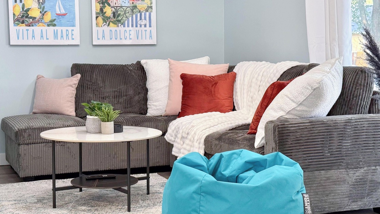 Photo of Livingroom in North Central Edmonton
