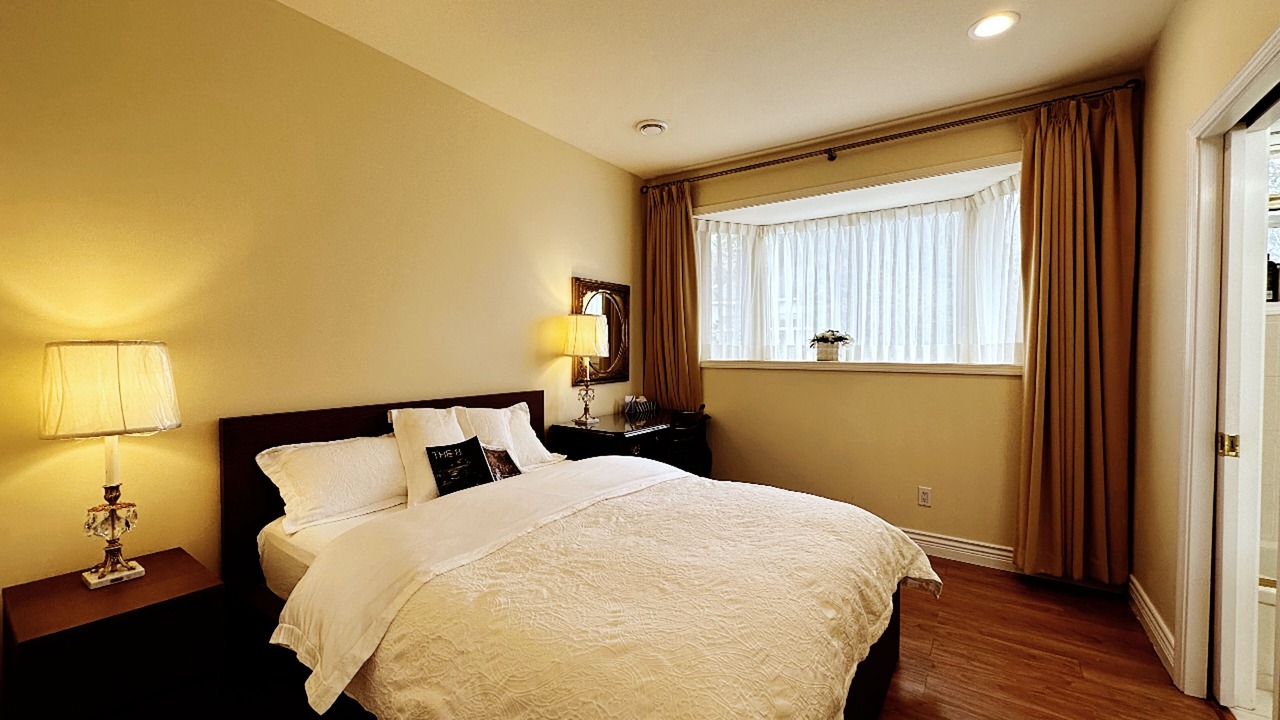 Photo of Bedroom in Oakridge