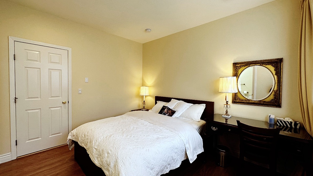 Photo of Bedroom in Oakridge