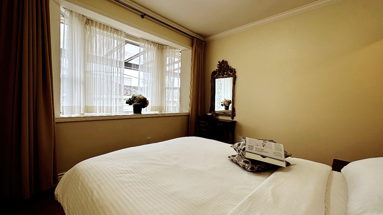 Photo of Bedroom in Oakridge