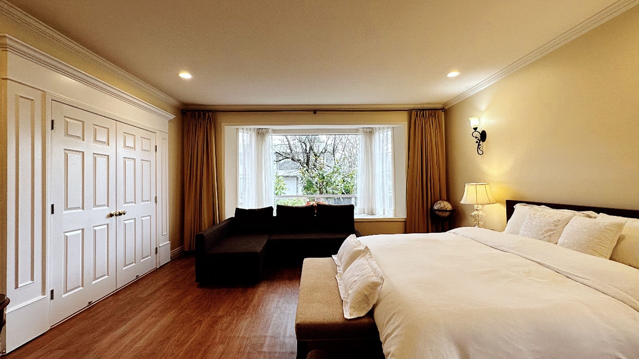 Photo of Bedroom in Oakridge