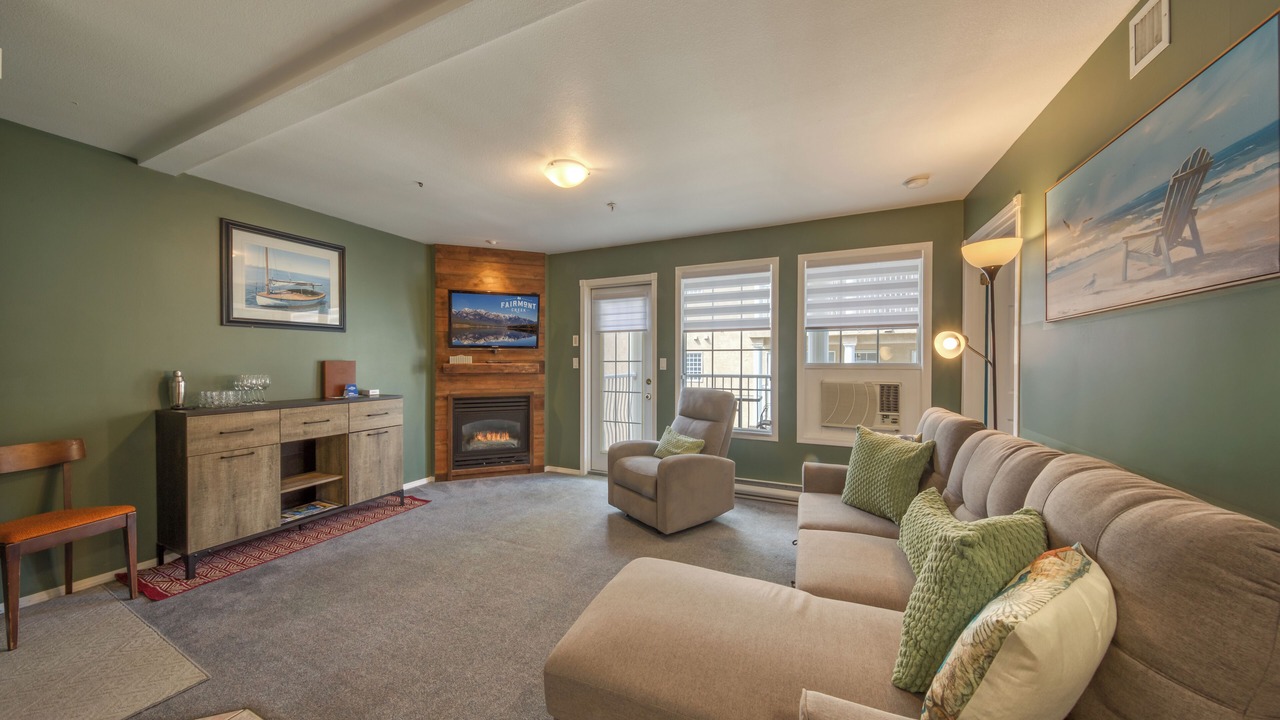 Photo of Livingroom in East Kootenay