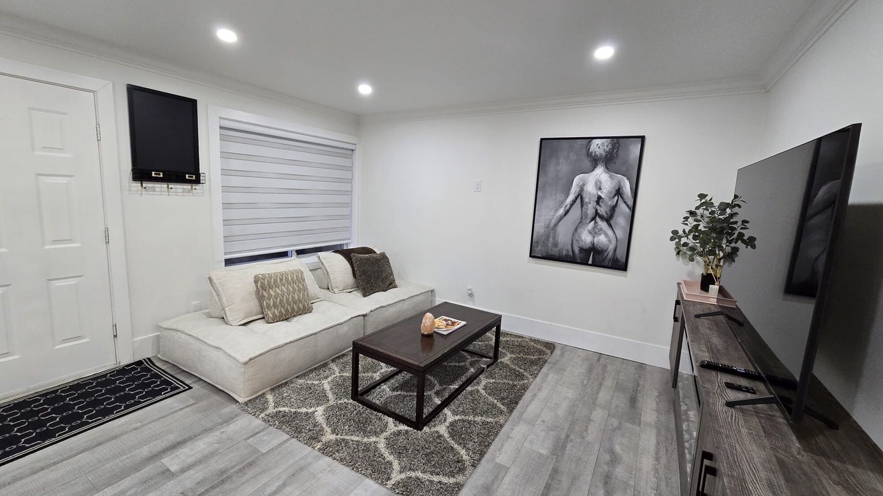 Photo of Livingroom in Surrey Newton