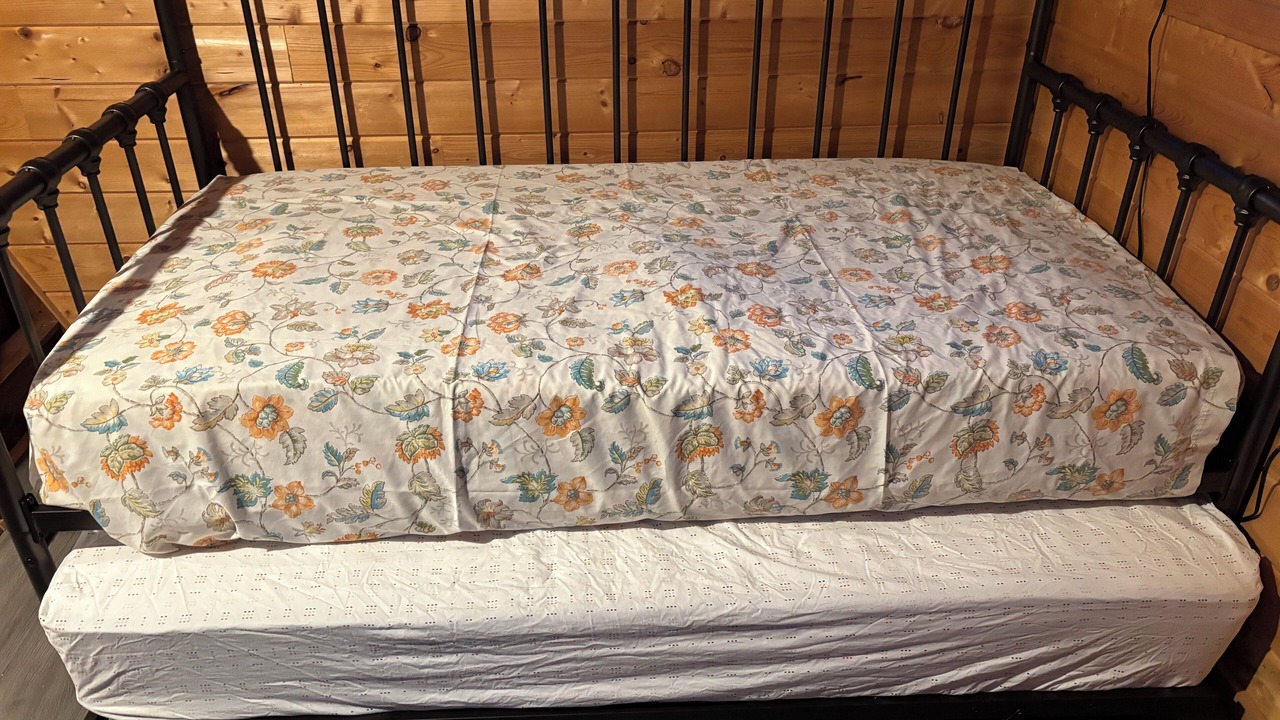 Photo of Bedroom in Youbou