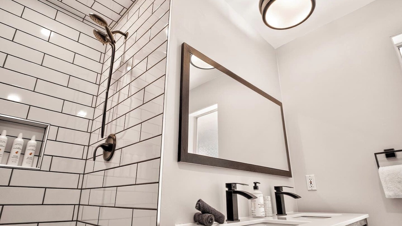 Photo of Bathroom in Tonquin Beach