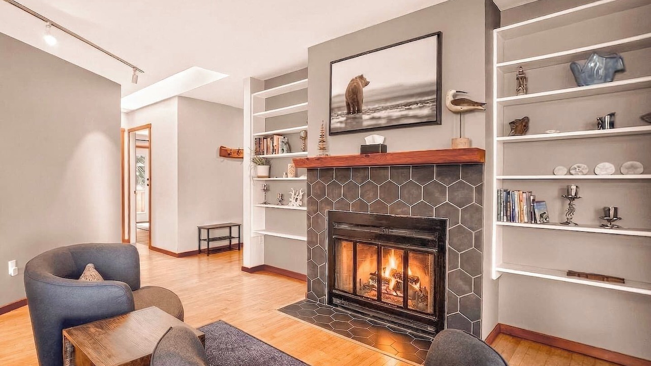 Photo of Livingroom in Tonquin Beach