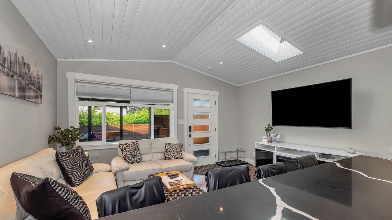 Photo of Livingroom in Saanich West