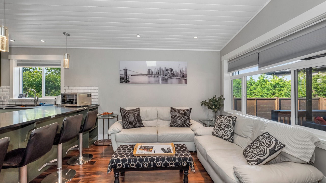 Photo of Livingroom in Saanich West