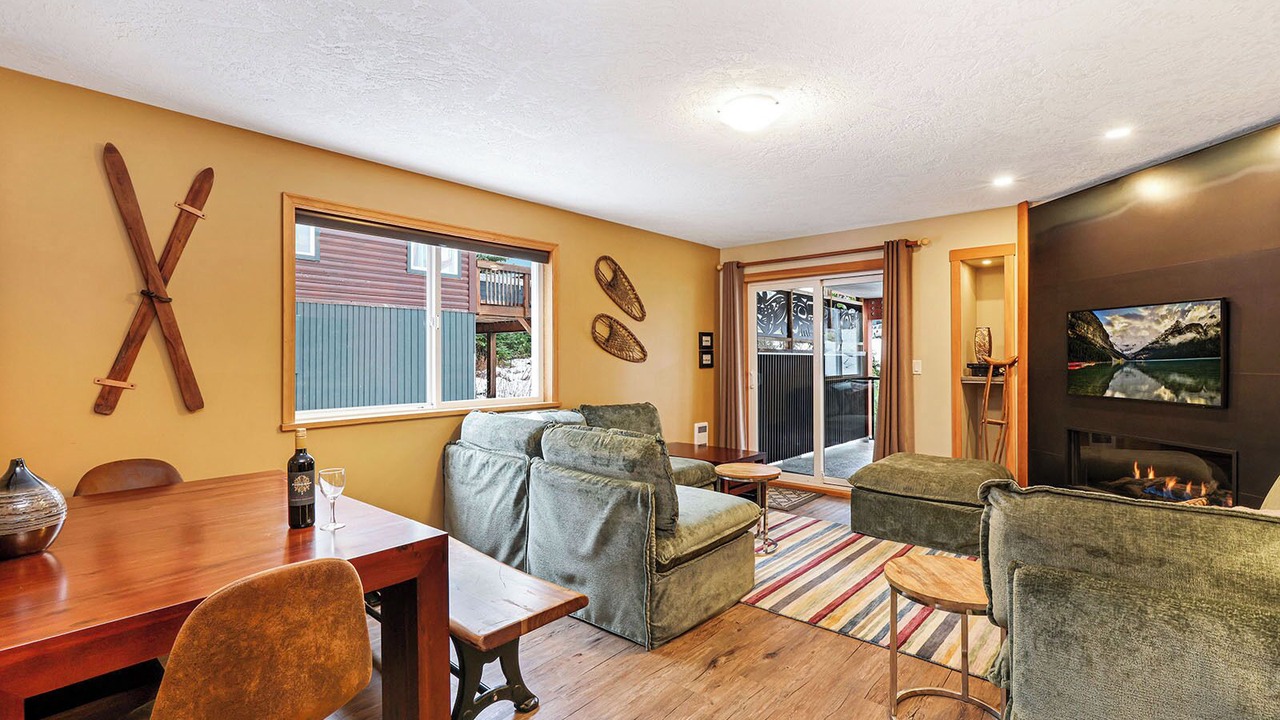 Photo of Livingroom in Courtenay