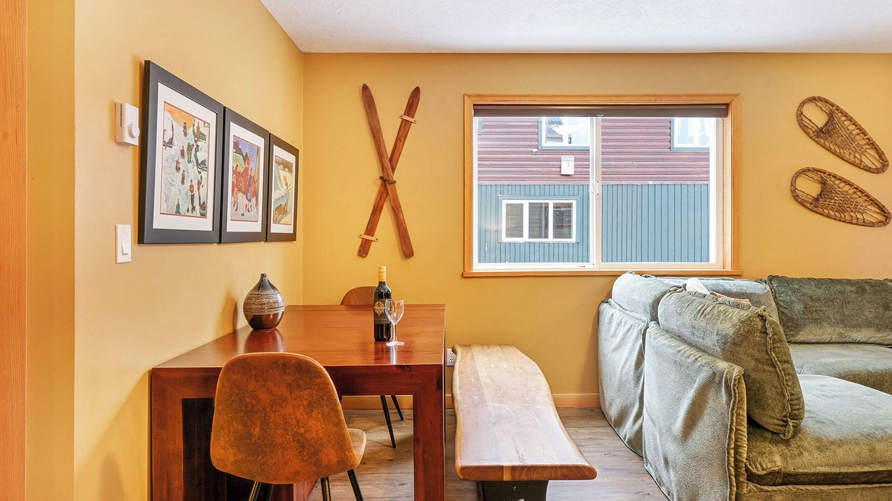 Photo of Livingroom in Courtenay