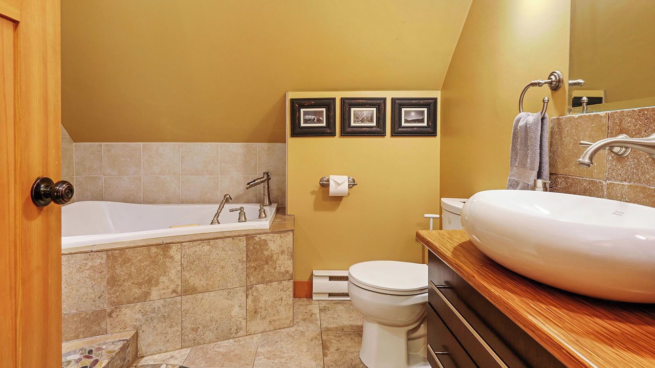 Photo of Bathroom in Courtenay