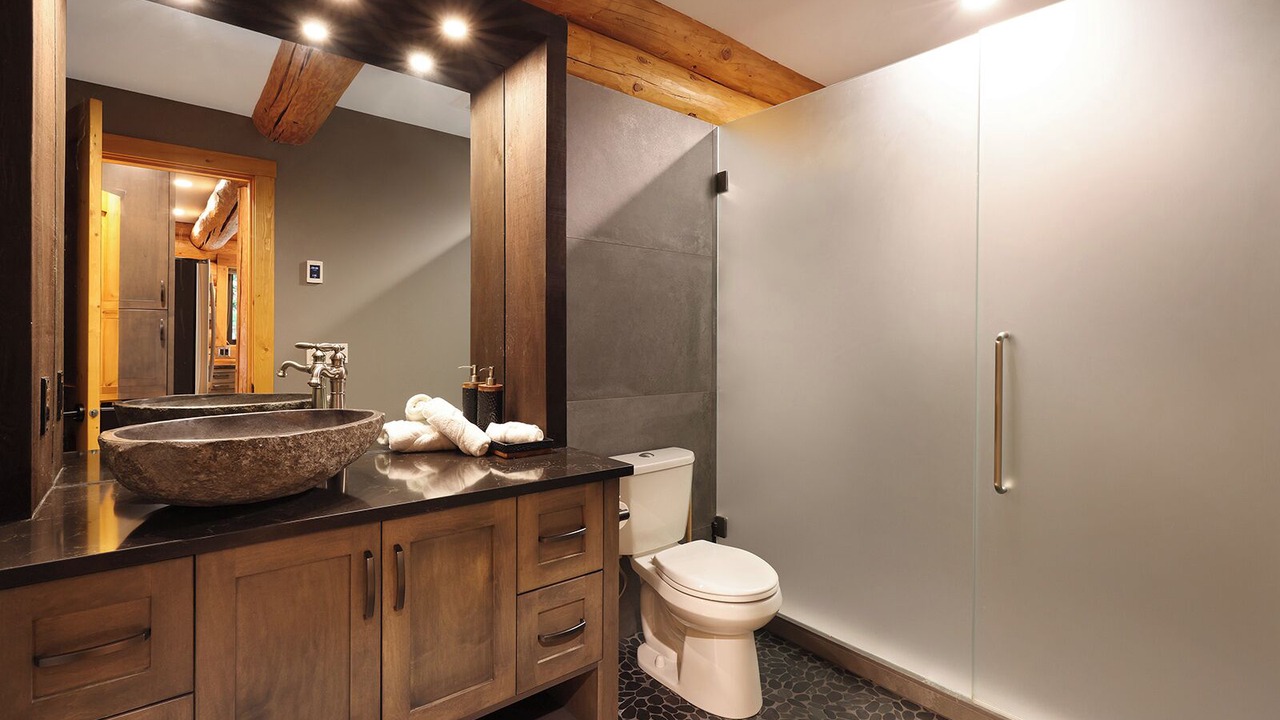 Photo of Bathroom in Courtenay
