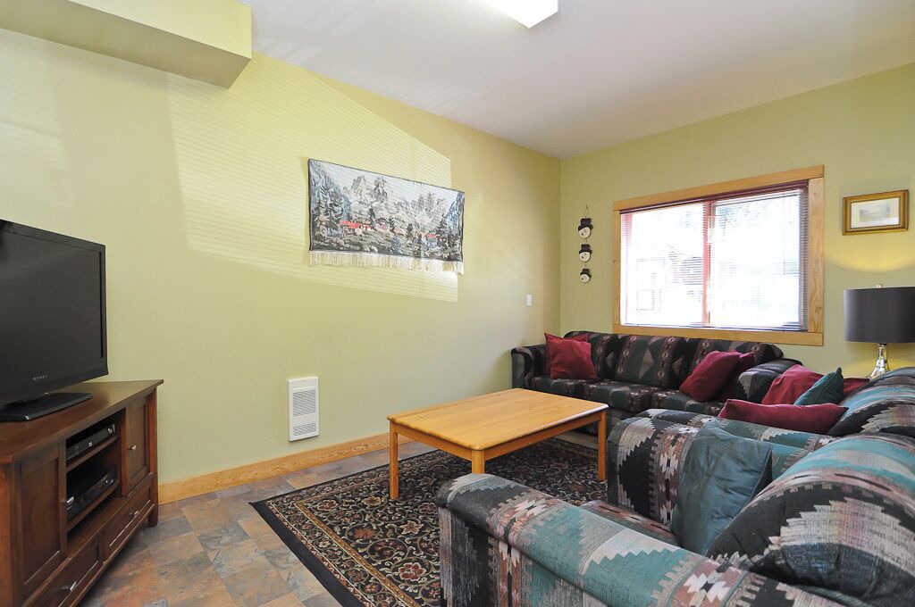 Photo of Livingroom in Courtenay