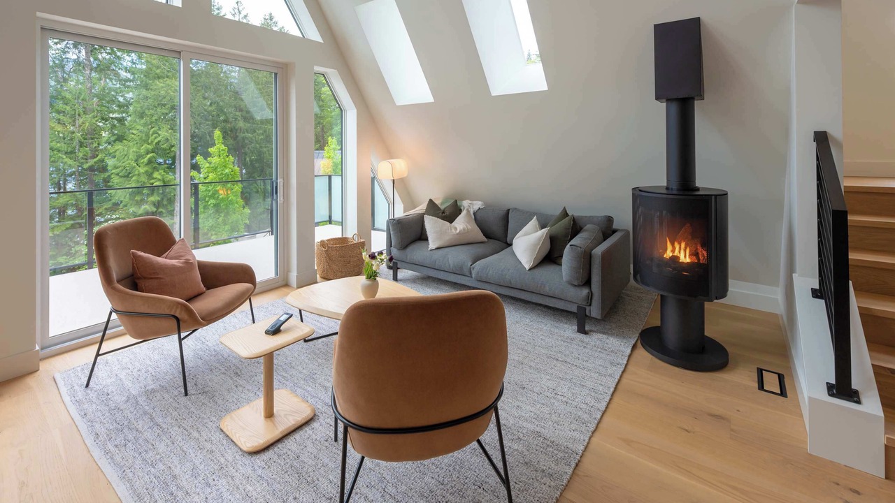 Photo of Livingroom in Youbou