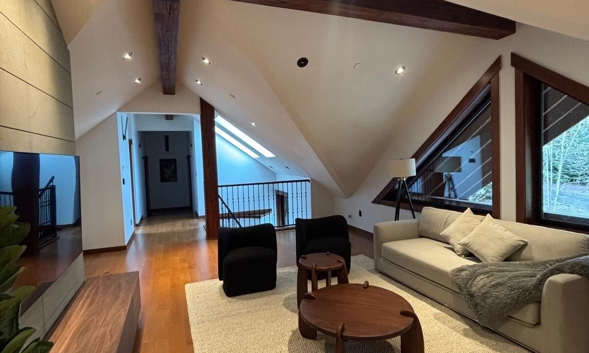 Photo of Livingroom in Sea to Sky Highway
