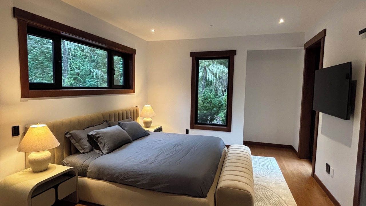 Photo of Bedroom in Sea to Sky Highway