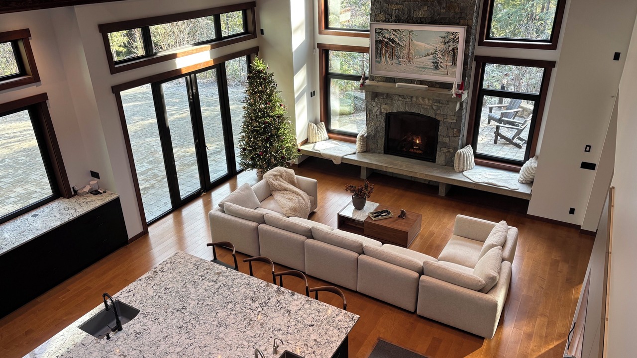 Photo of Livingroom in Sea to Sky Highway