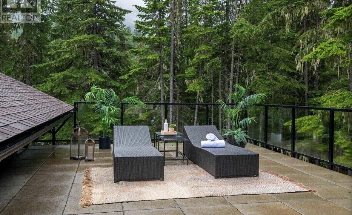 Photo of Patio Balcony in Sea to Sky Highway