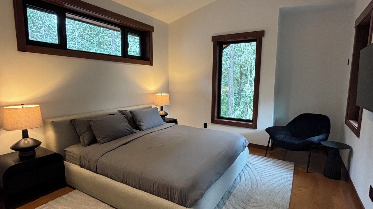 Photo of Bedroom in Sea to Sky Highway