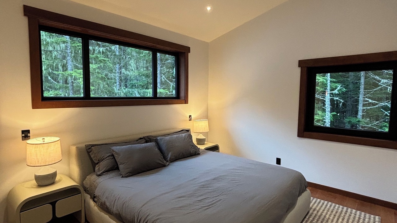 Photo of Bedroom in Sea to Sky Highway