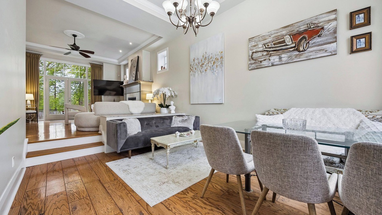 Photo of Livingroom in East York