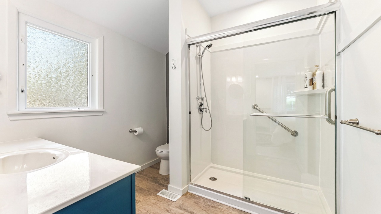 Photo of Bathroom in Waupoos