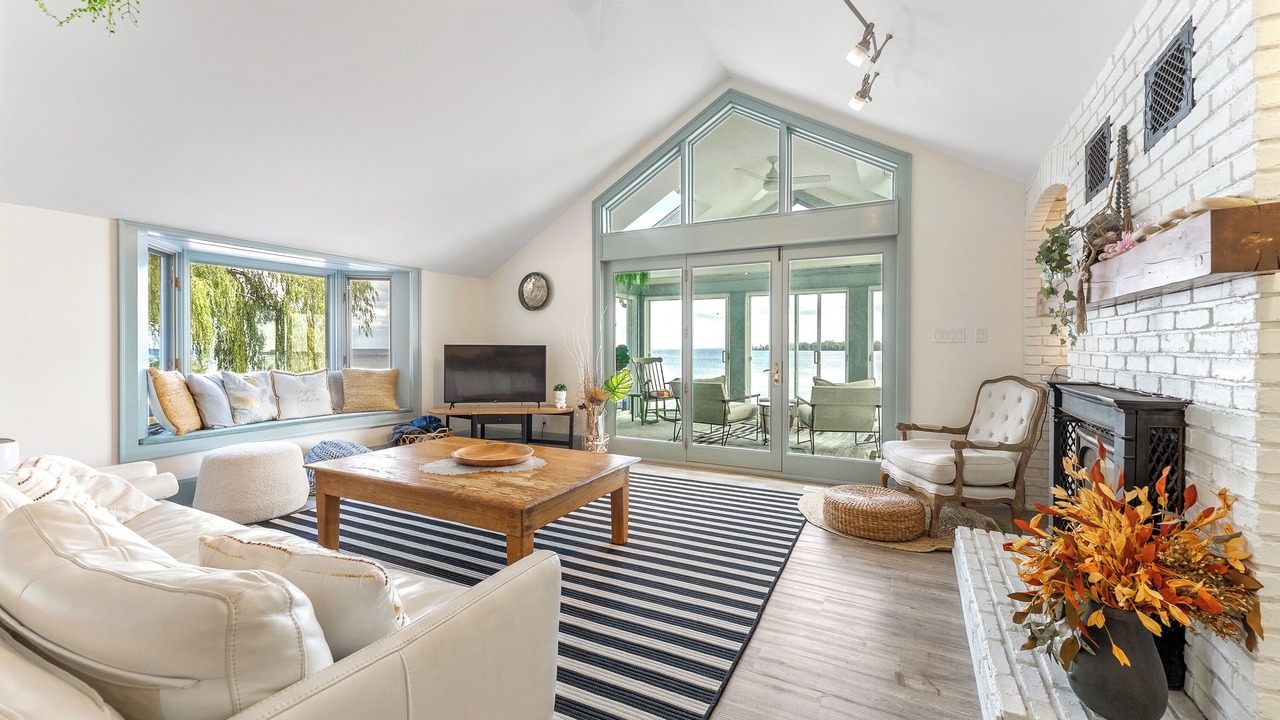 Photo of Livingroom in Waupoos