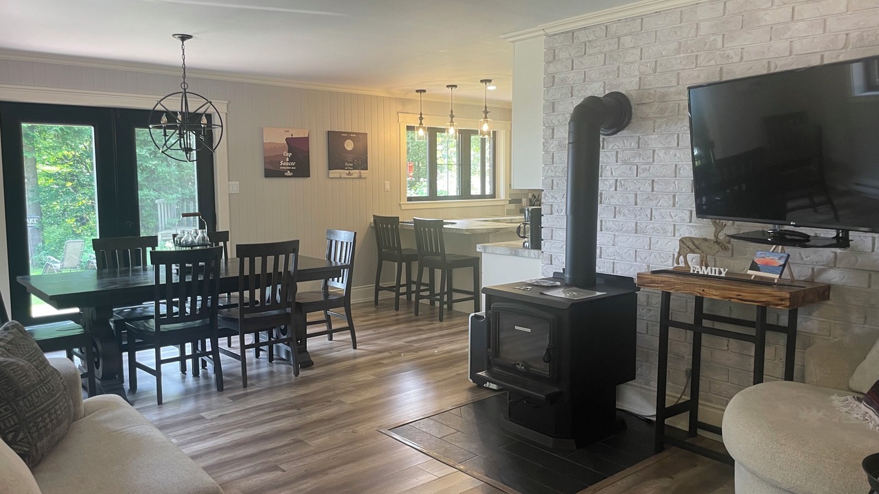 Photo of Livingroom in Manitoulin District