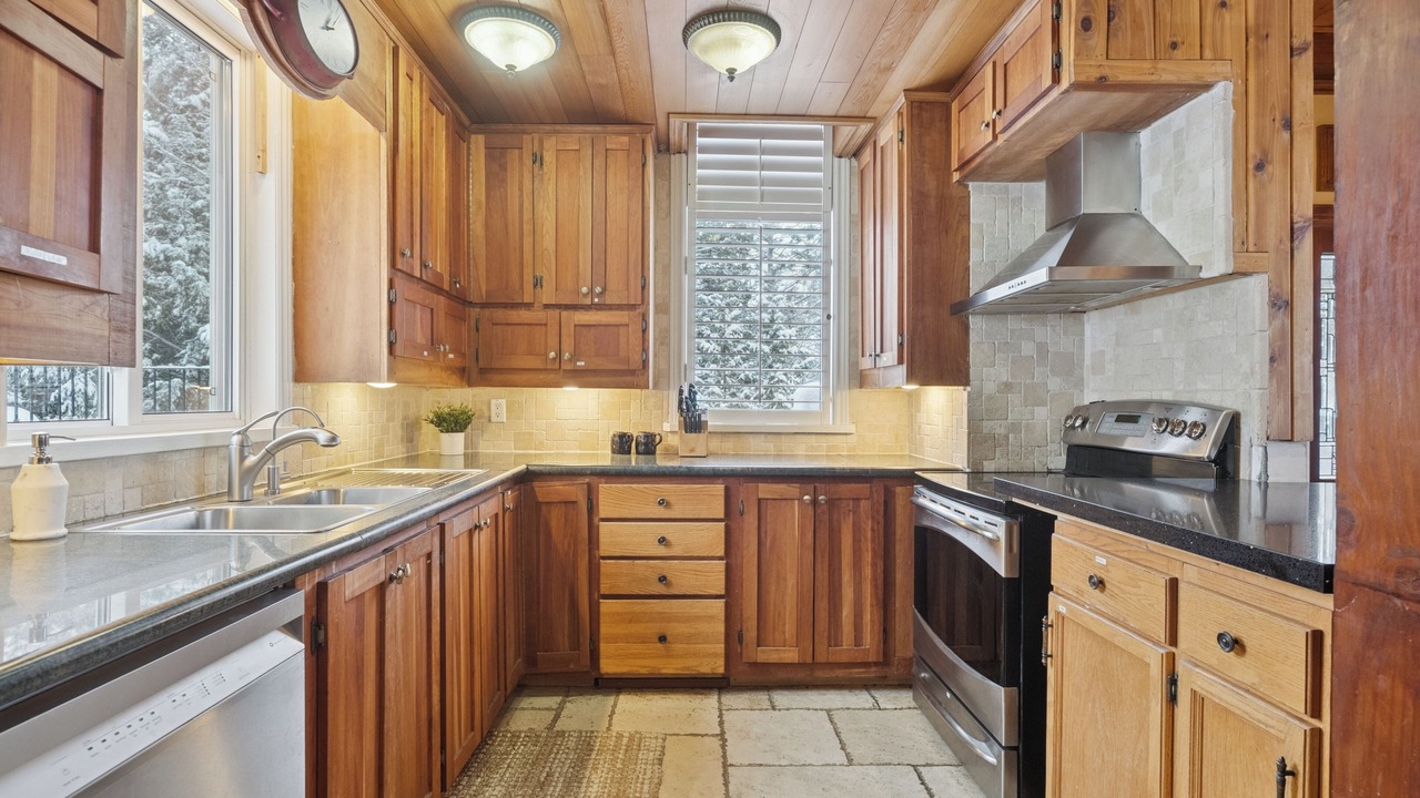 Photo of Kitchen in Dysart et al