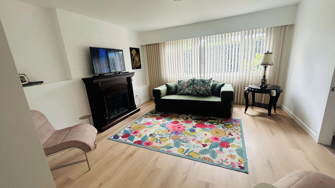 Photo of Livingroom in Departure Bay