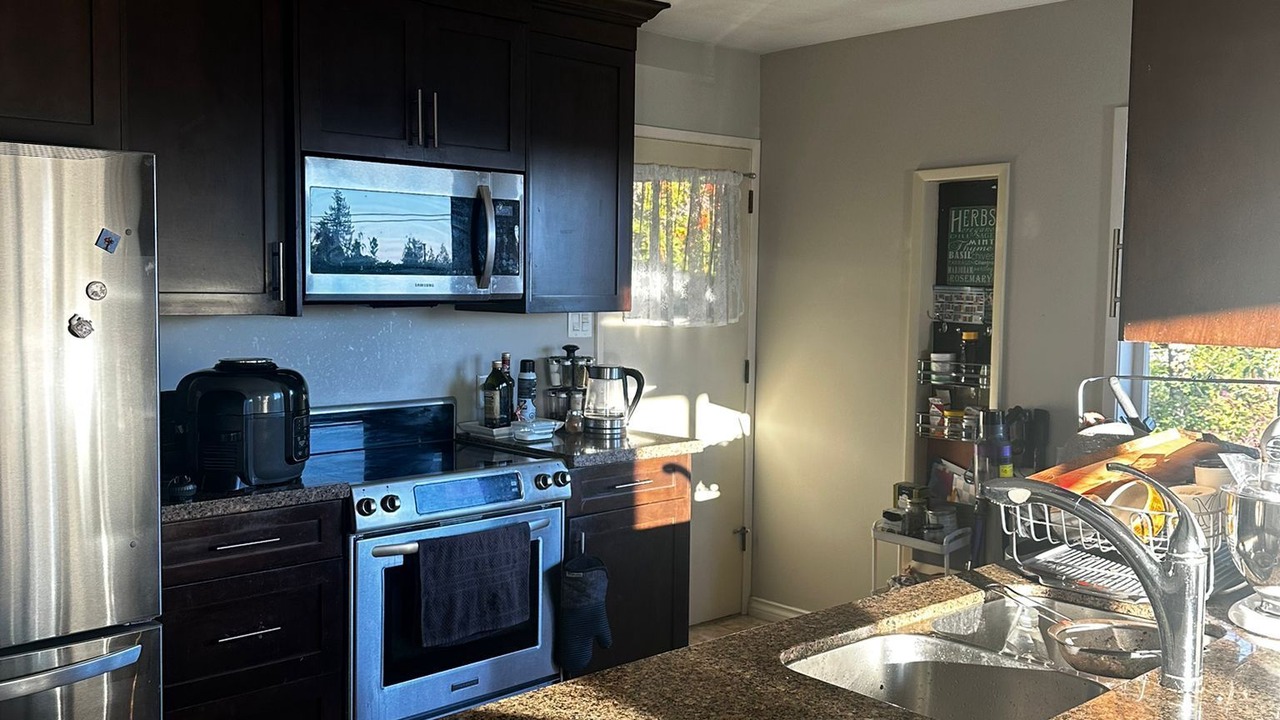 Photo of Kitchen in District of North Vancouver