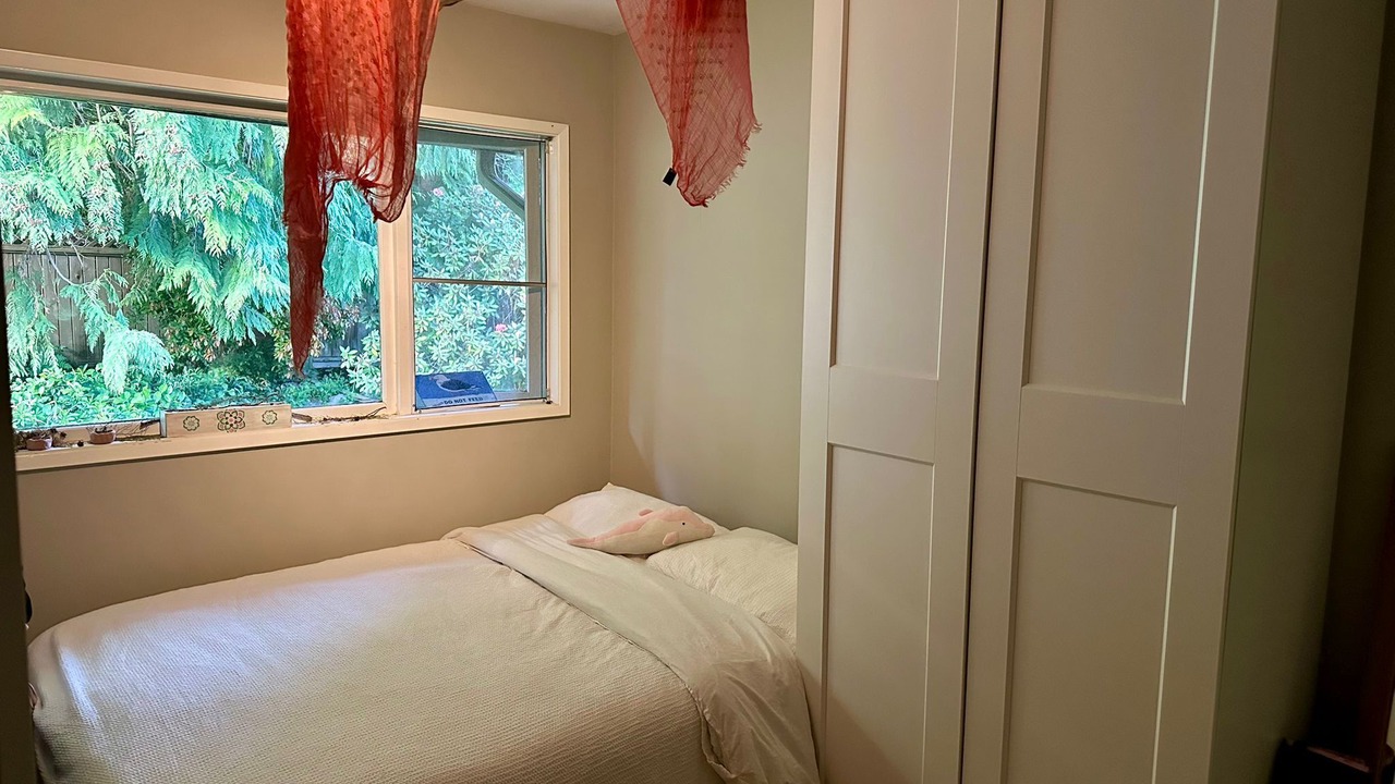Photo of Bedroom in District of North Vancouver