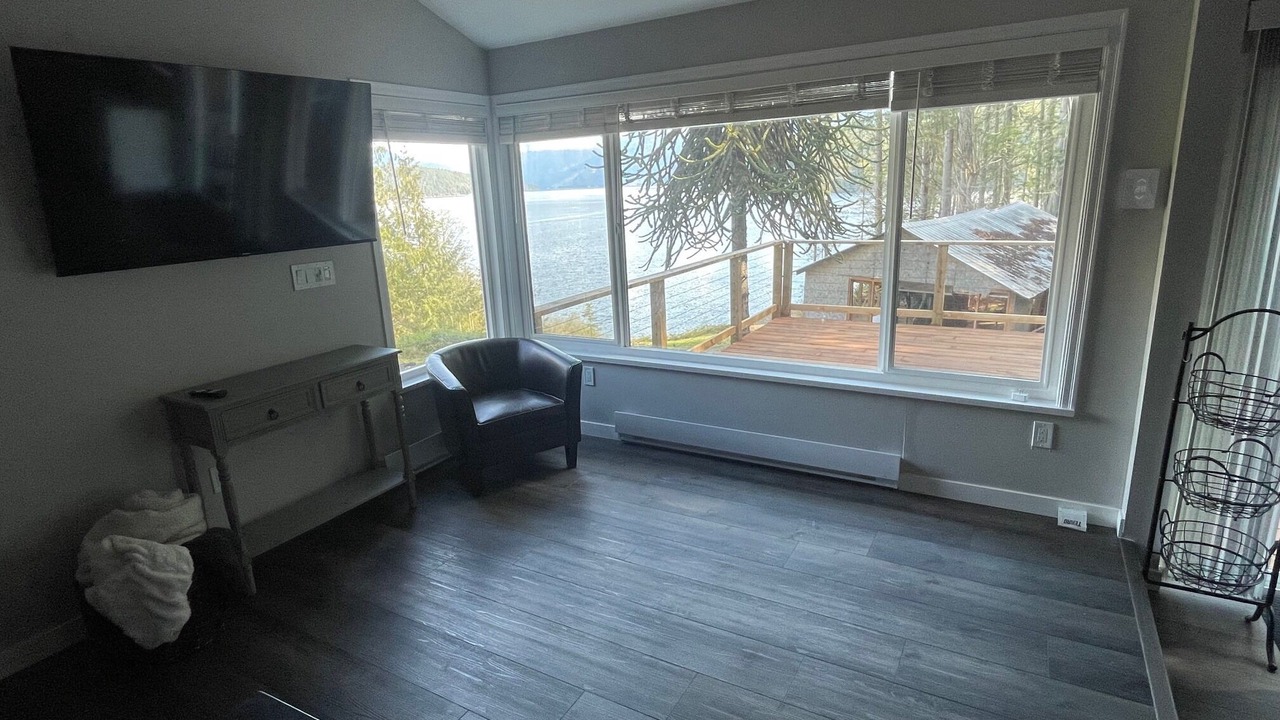 Photo of Livingroom in Earls Cove