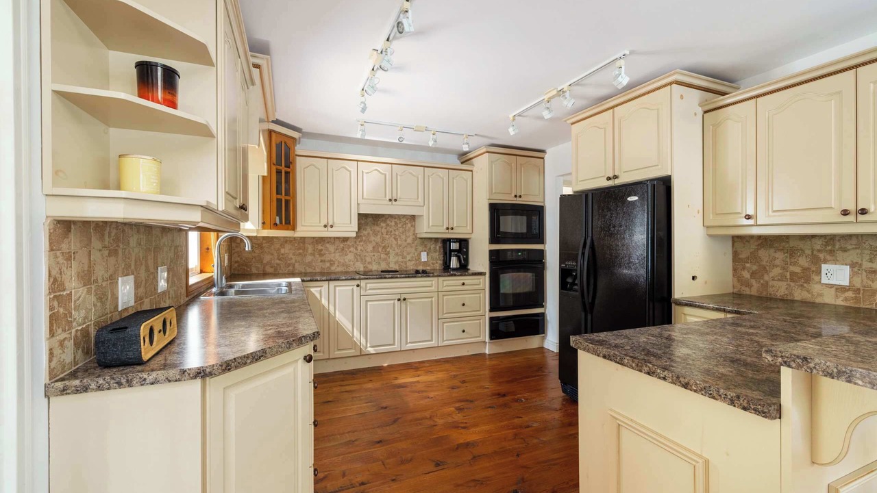 Photo of Kitchen in Central Frontenac