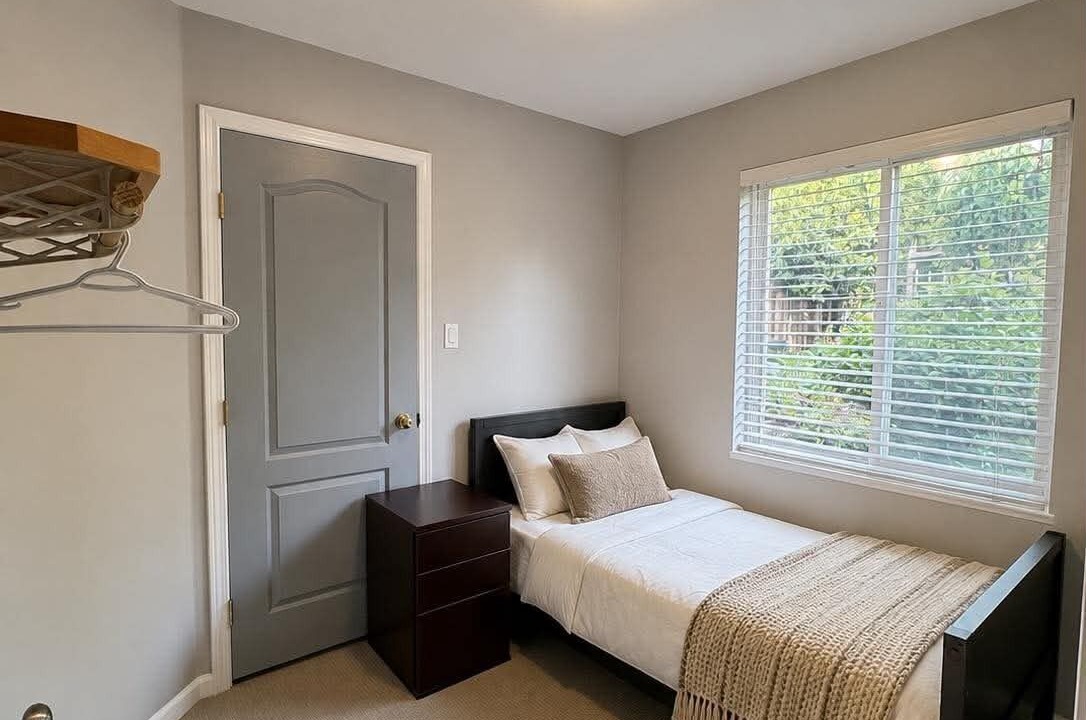 Photo of Bedroom in Renfrew-Collingwood