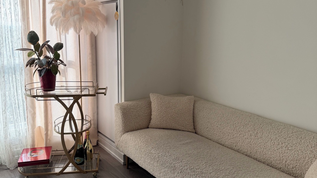 Photo of Livingroom in Bathurst Manor