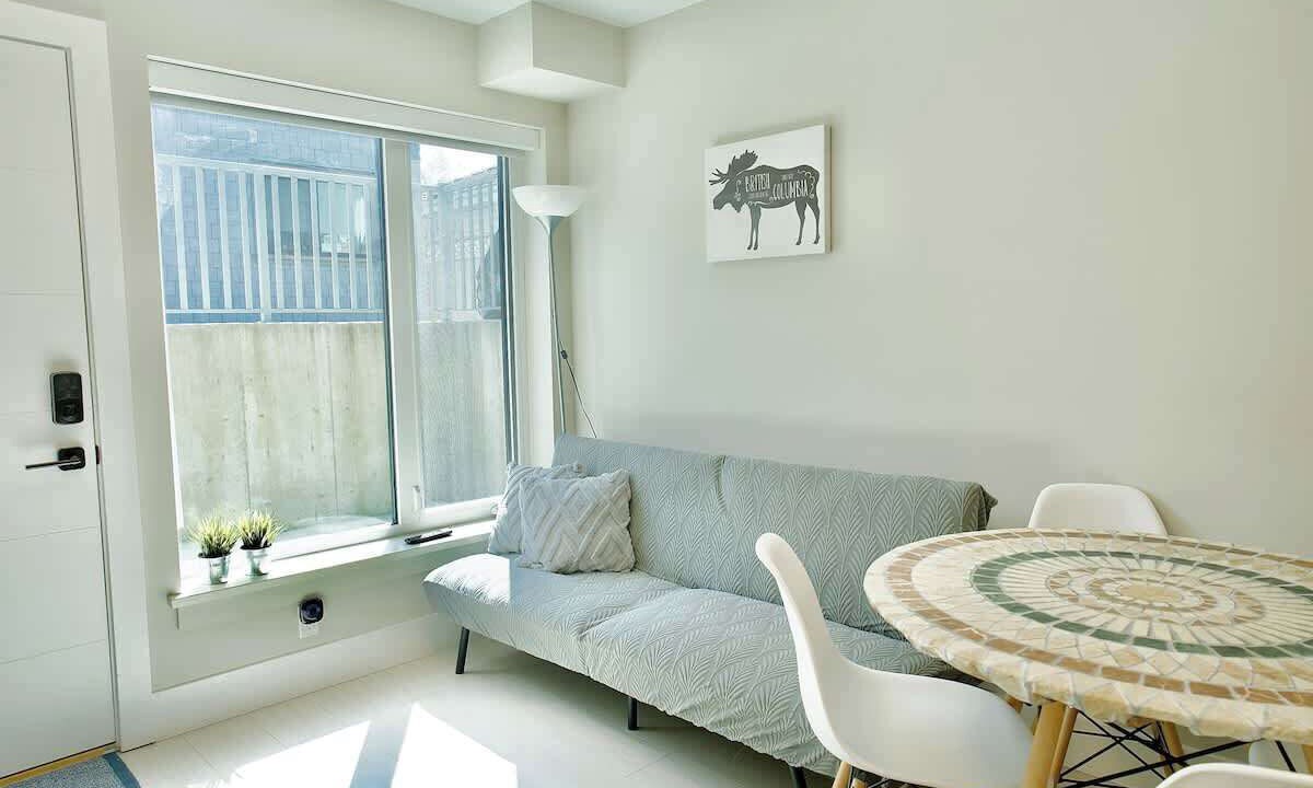 Photo of Livingroom in Fraserview