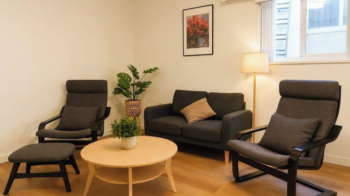 Photo of Livingroom in Renfrew-Collingwood