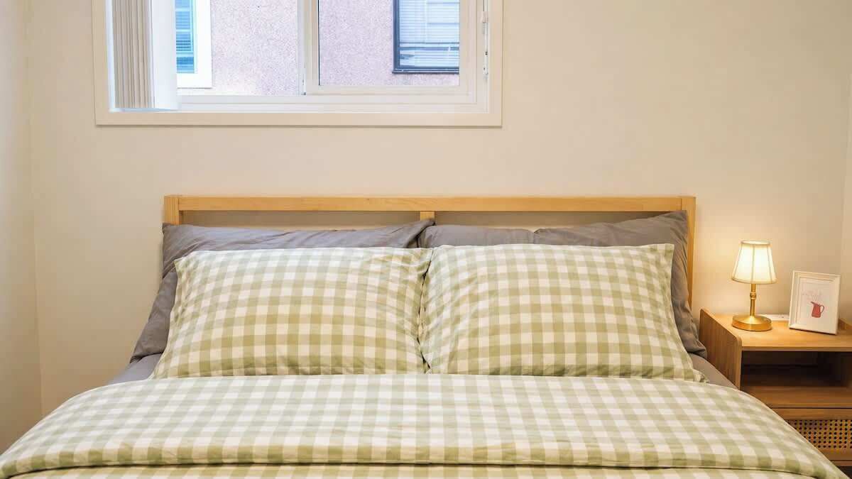 Photo of Bedroom in Renfrew-Collingwood