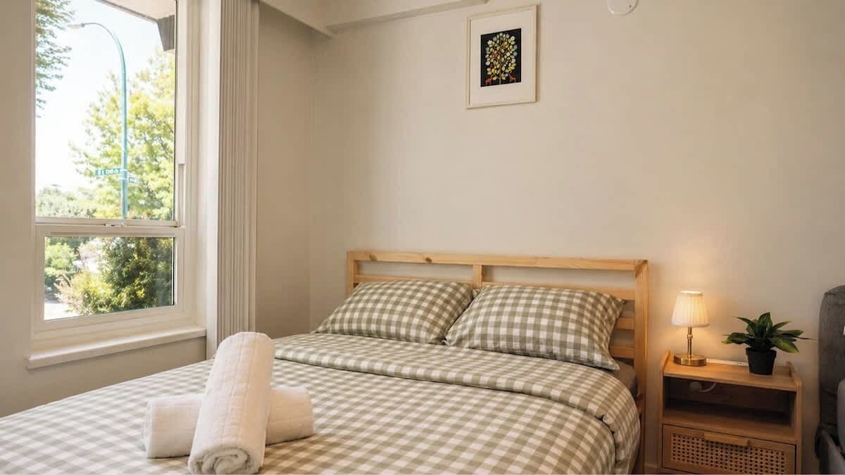 Photo of Bedroom in Renfrew-Collingwood