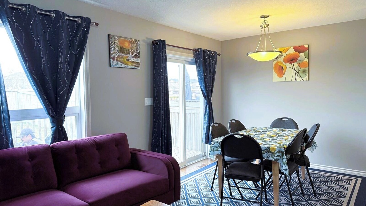 Photo of Livingroom in Southeast Edmonton