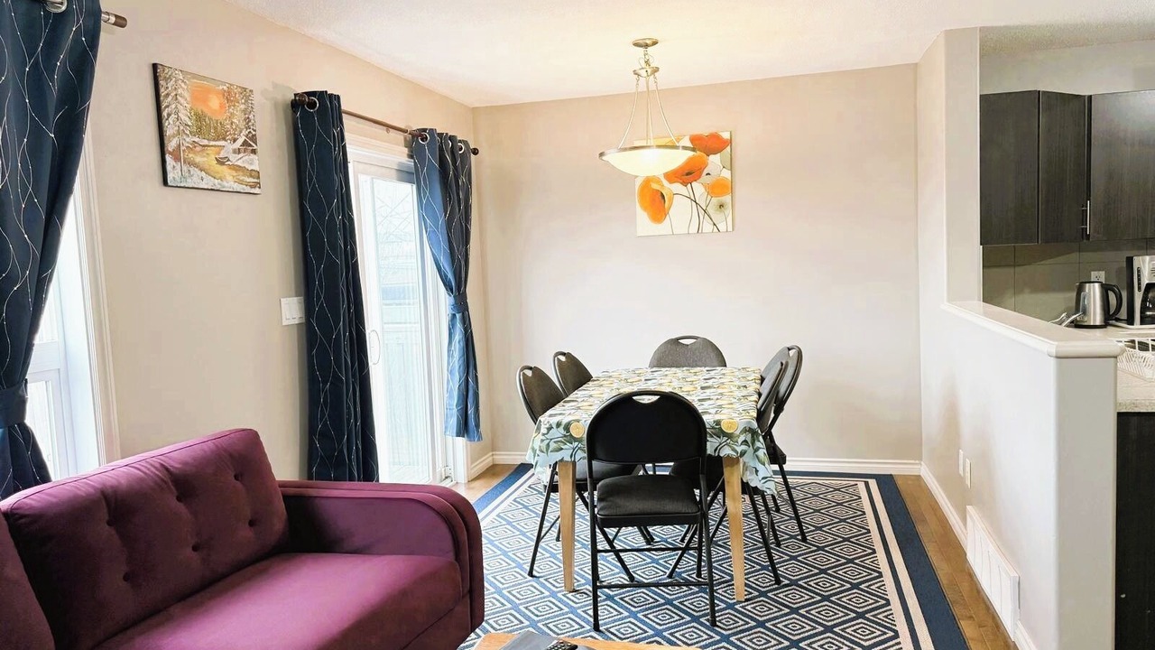 Photo of Livingroom in Southeast Edmonton
