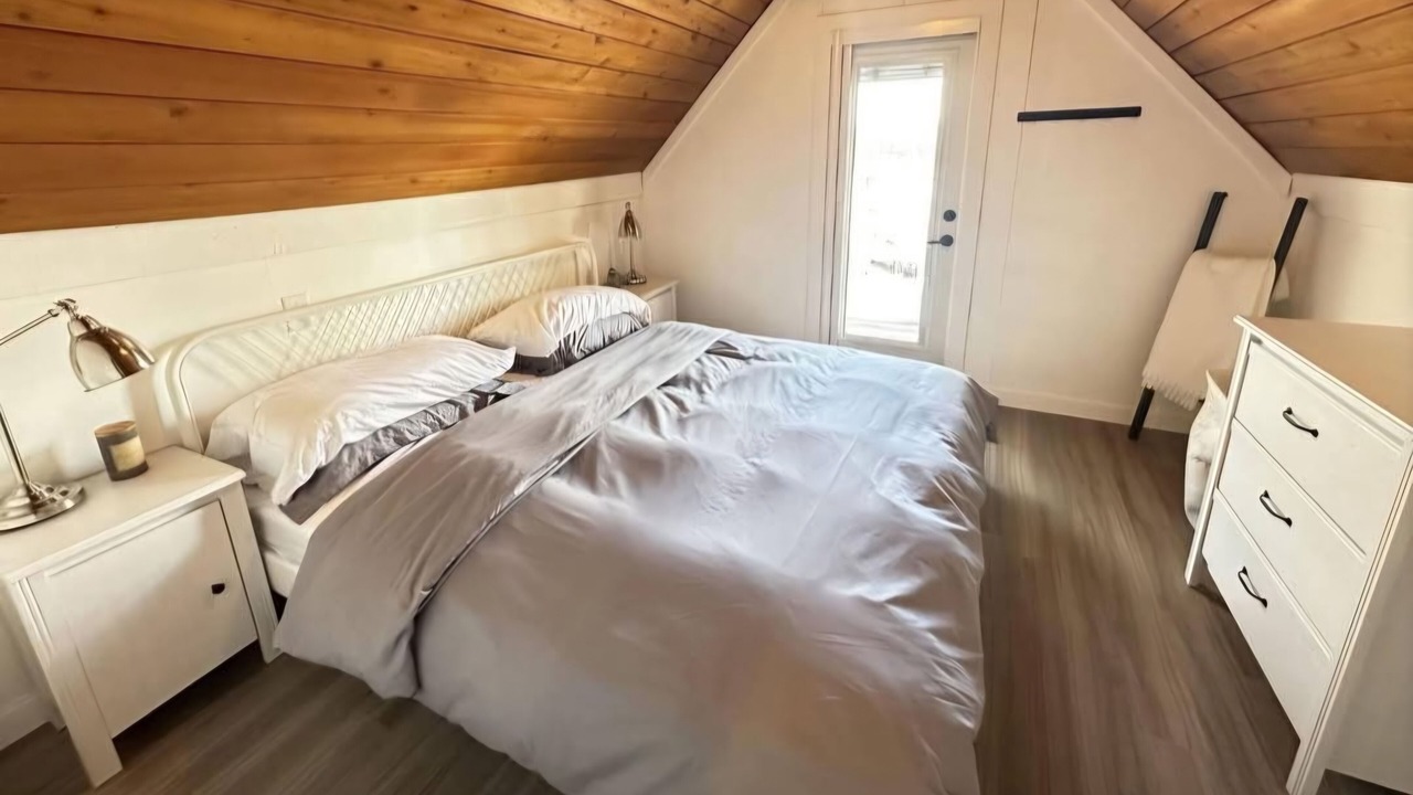 Photo of Bedroom in 70 Mile House